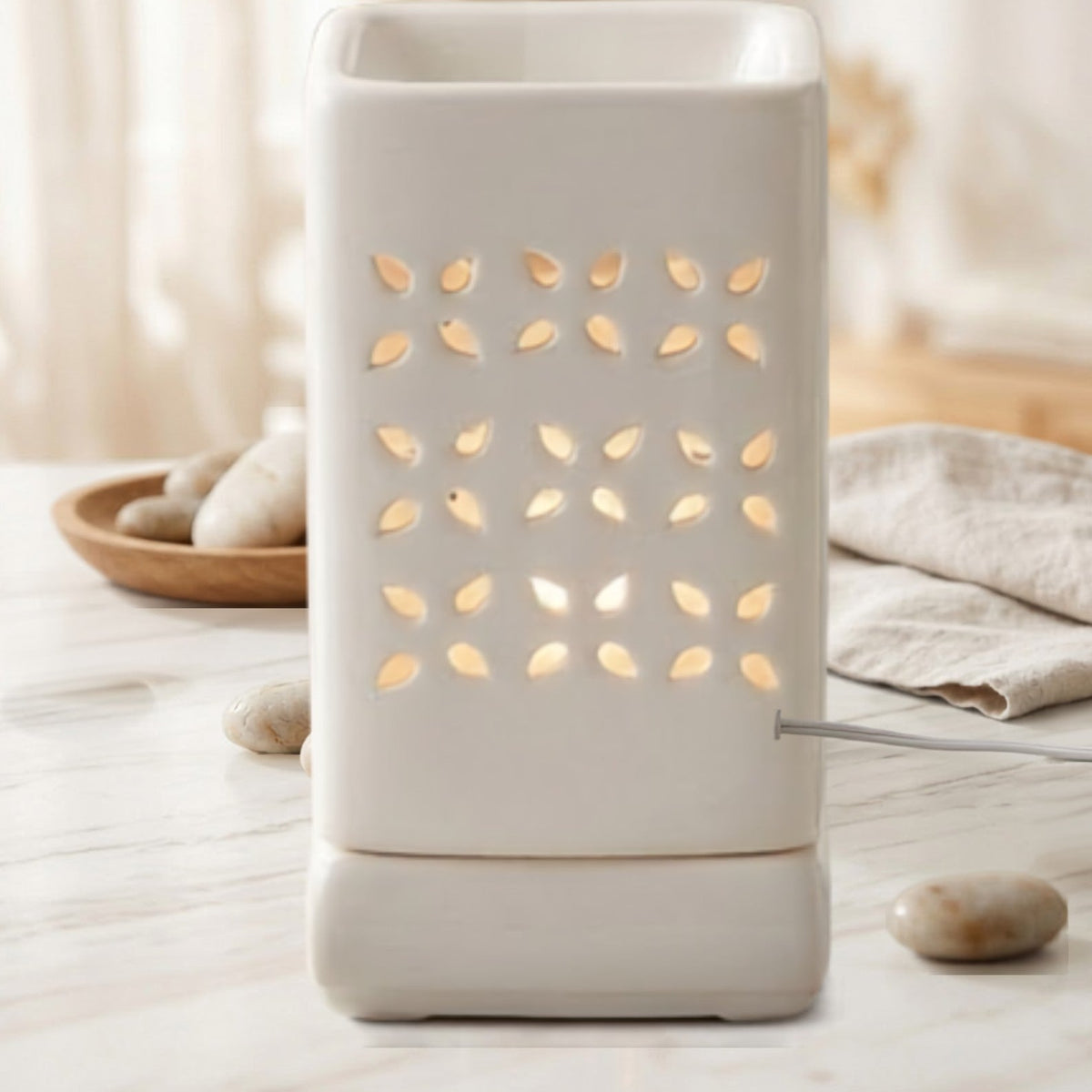 Leaf Grid Tower Electric Aroma Diffuser - White (10x19cm) - CitSpray