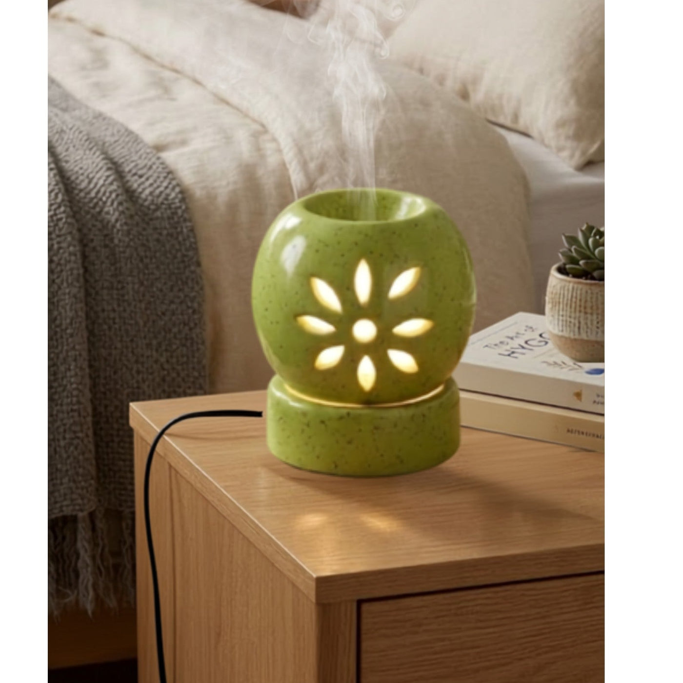 Daisy Bloom Electric Aroma Diffuser - Green (8.5x11.5cm) - CitSpray