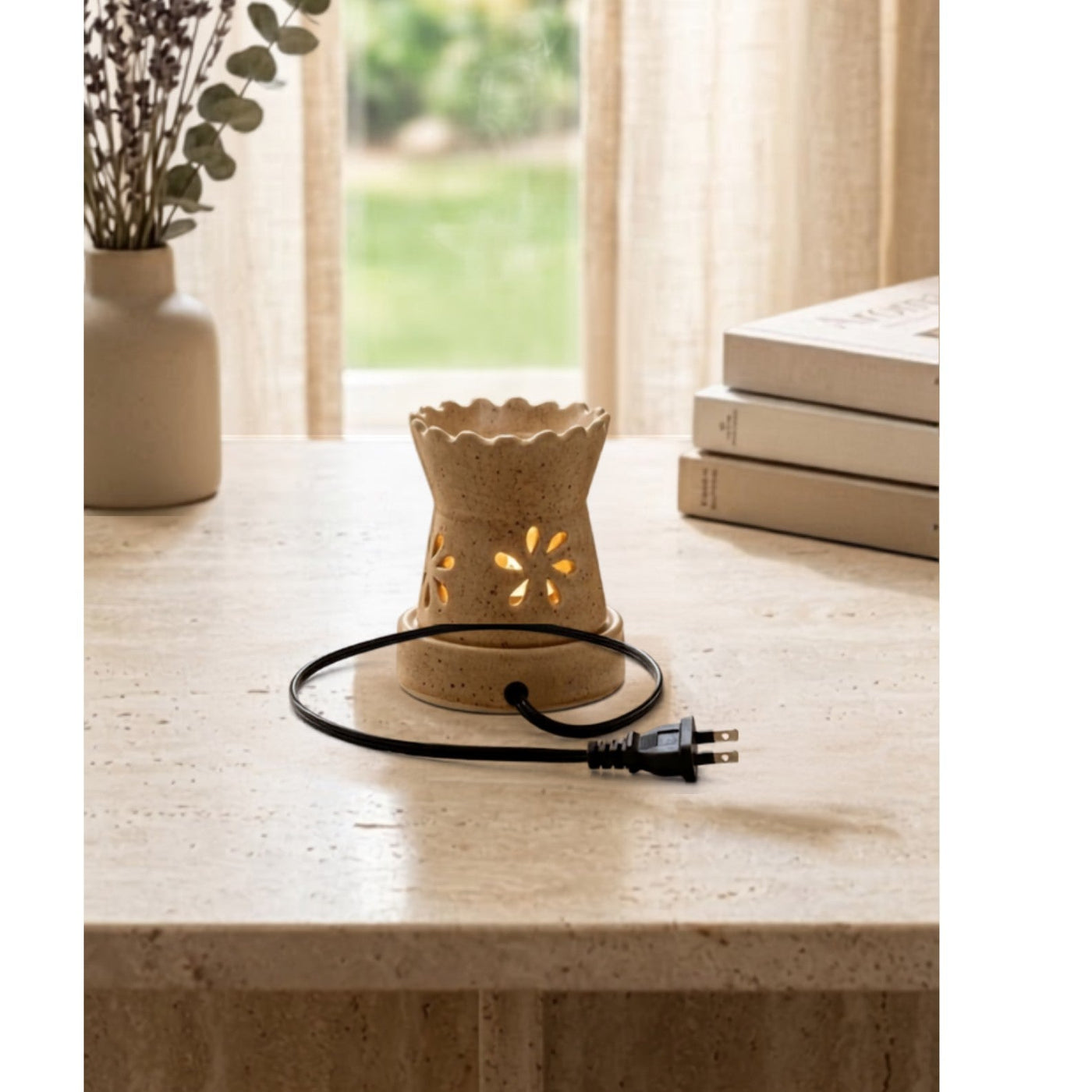 Scalloped Daisy Pedestal Electric Aroma Diffuser - Beige (9x10cm) - CitSpray