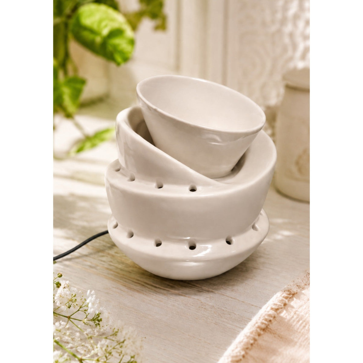 Stacked Bowls Electric Aroma Diffuser - White (9x15.7cm) - CitSpray